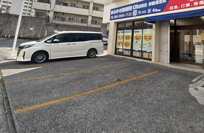 駐車場完備で通いやすい院の外観